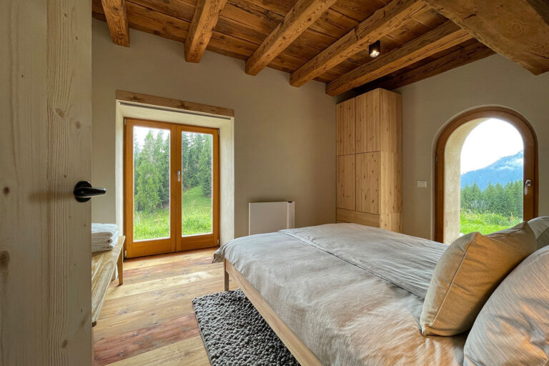 Casa Tie – slaapkamer 1 groot appartement met uitzicht op tuin en bergen